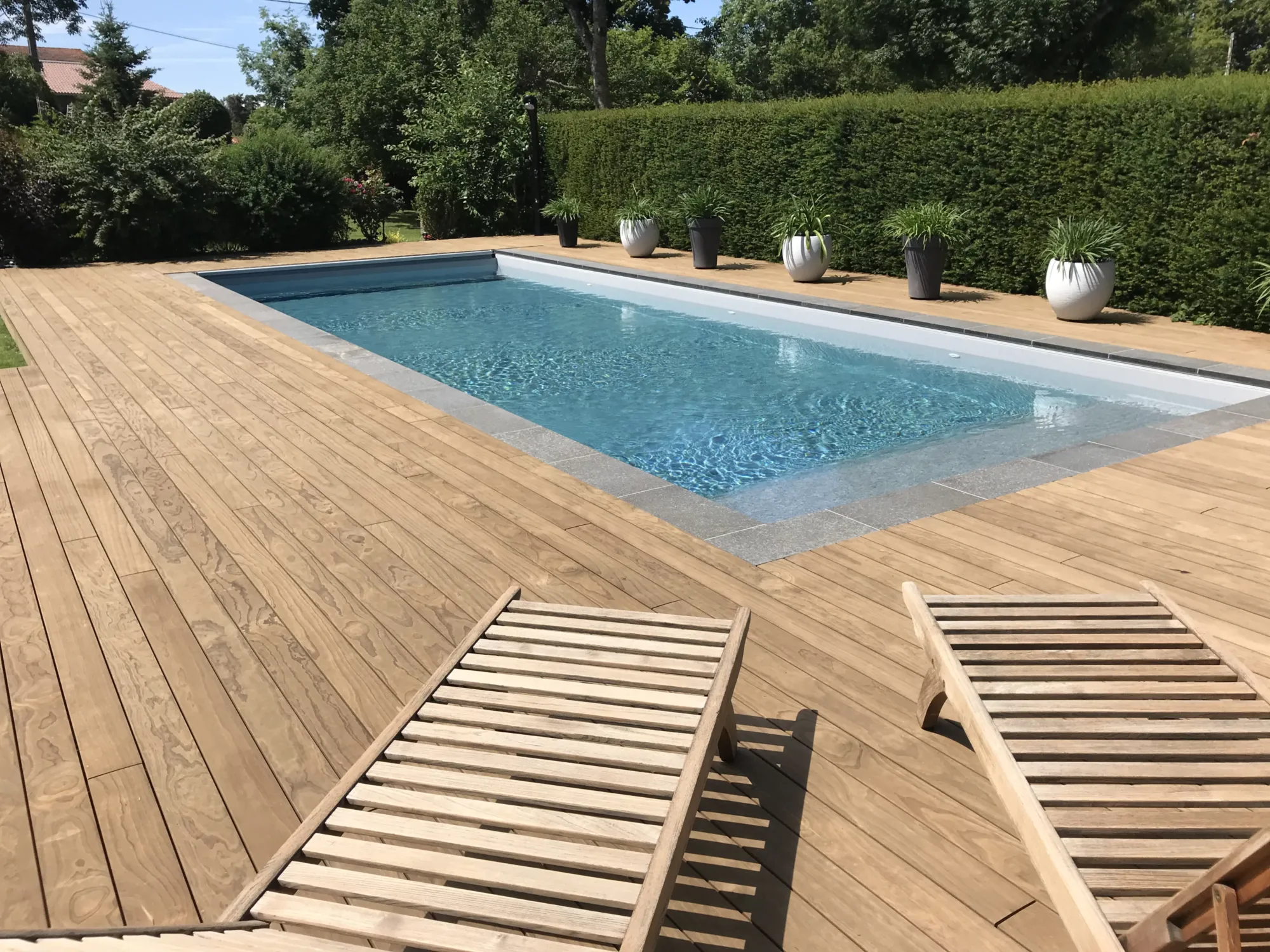 Bord de piscine